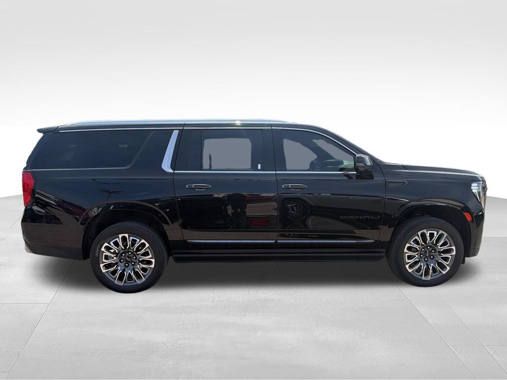 Used 2024 GMC Yukon XL Denali Ultimate AWD/4WD image 6