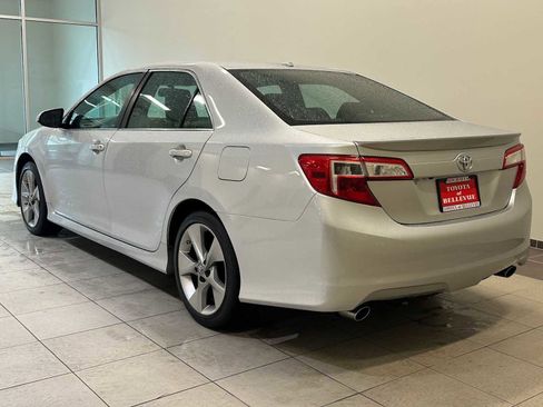 Used 2013 Toyota Camry SE w/ Leather Pkg FWD image 4