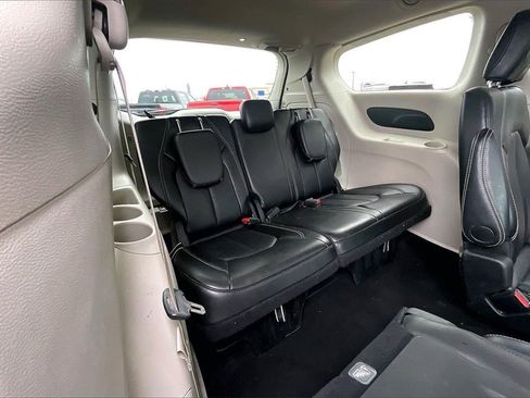 Used 2024 Chrysler Pacifica Touring-L image 32