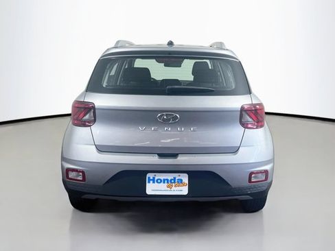 Used 2025 Hyundai Venue SEL FWD image 18