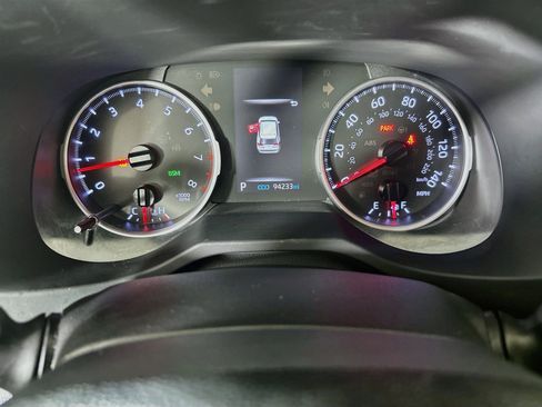 Used 2019 Toyota RAV4 XLE w/ Convenience Package FWD image 19