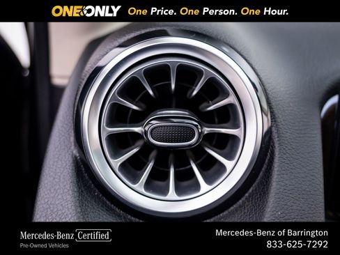 Used 2023 Mercedes-Benz GLB 250 4MATIC w/ Premium Package image 24