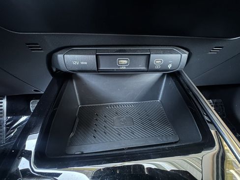 Used 2023 Kia Niro EX Touring image 32