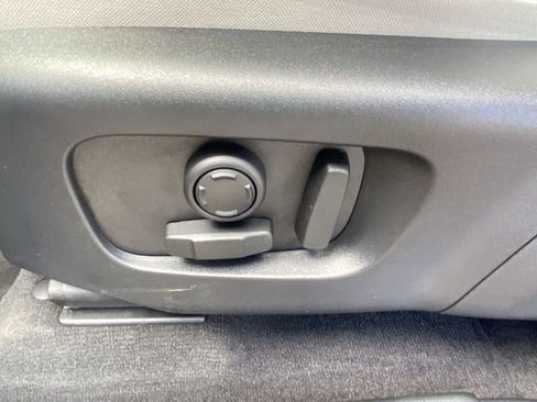 Used 2025 Land Rover Discovery Sport S image 6