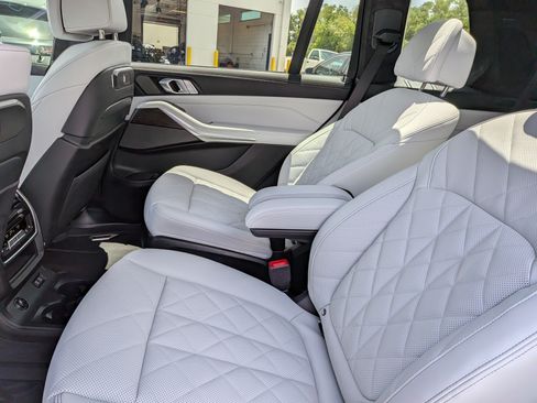 Used 2026 BMW X7 xDrive40i w/ M Sport Package AWD/4WD image 16