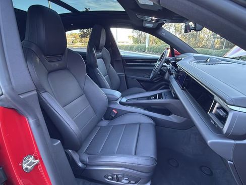 New 2026 Porsche Macan 4 Electric image 18