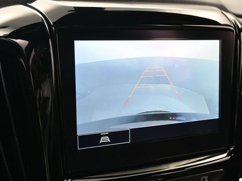 Used 2023 Chevrolet Traverse LT FWD image 18