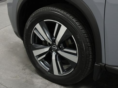 Used 2023 Nissan Rogue SL AWD/4WD image 10