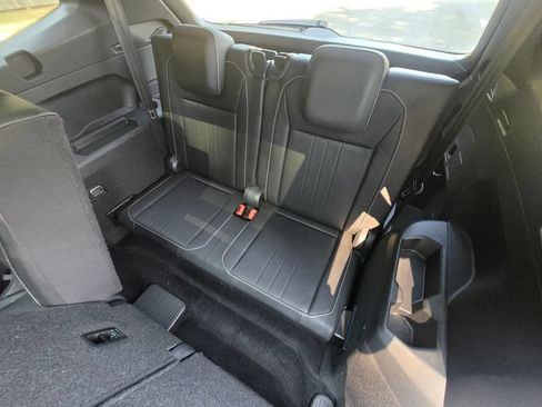 Used 2023 Volkswagen Tiguan SE R-Line FWD image 19