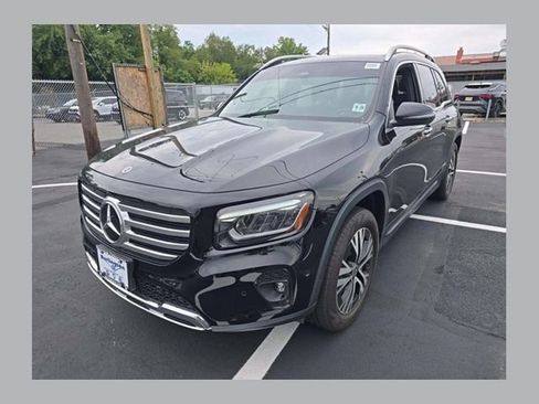 Used 2024 Mercedes-Benz GLB 250 4MATIC image 1