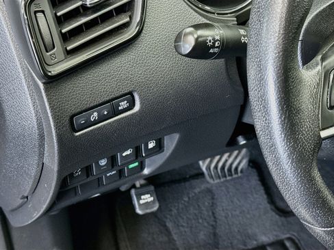 Used 2019 Nissan Rogue SV FWD image 16
