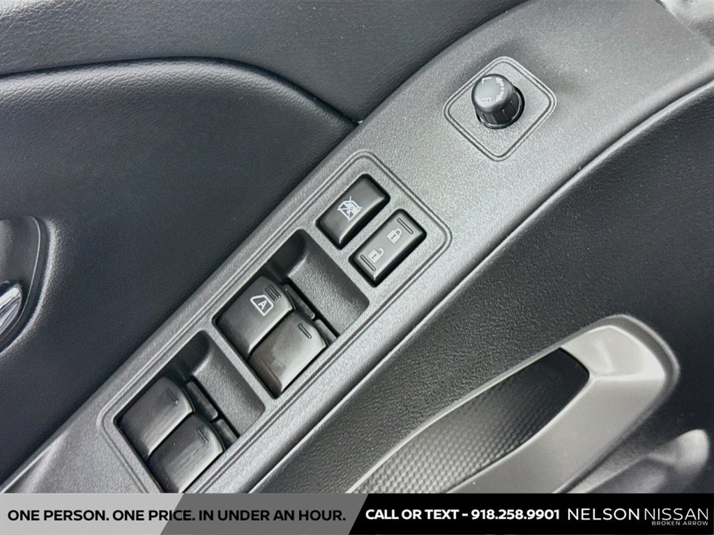 Certified 2025 Nissan Frontier SV w/ SV Convenience Package AWD/4WD image 17