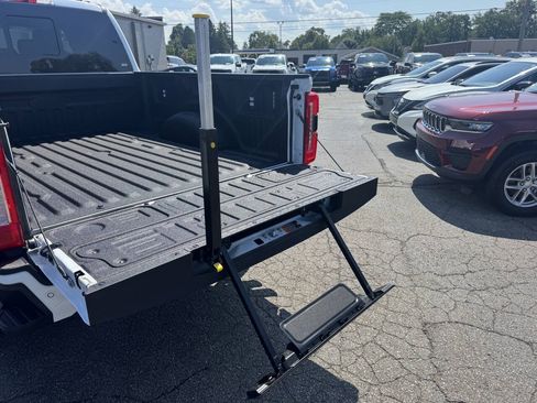 Used 2025 Ford F250 Lariat w/ Lariat Ultimate Package AWD/4WD image 17