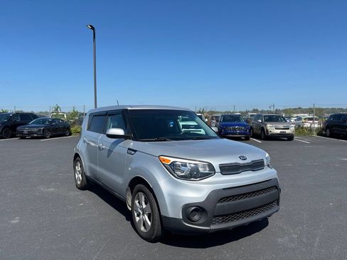 Used 2017 Kia Soul FWD image 1