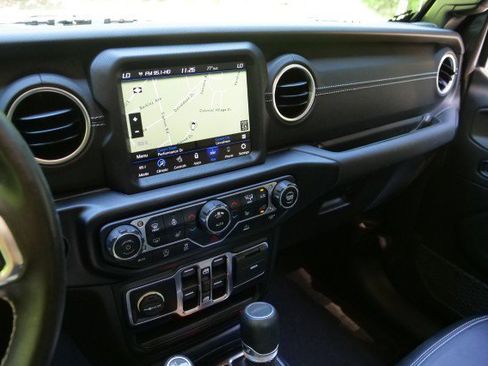 Used 2022 Jeep Gladiator Overland w/ Popular Equipment Package AWD/4WD image 9