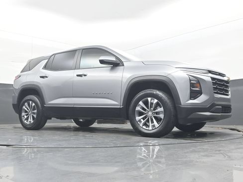 Used 2025 Chevrolet Equinox LT FWD image 24