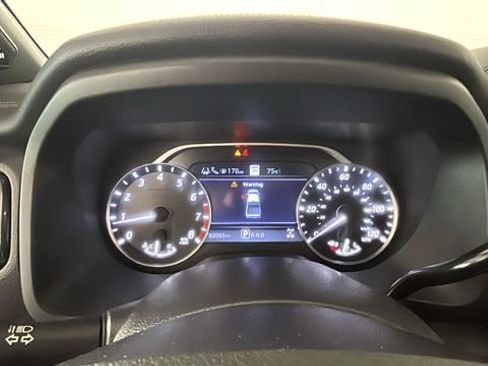 Used 2023 Nissan Titan Platinum Reserve w/ Moonroof Package AWD/4WD image 17