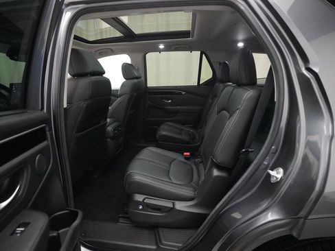 Used 2024 Honda Pilot Touring image 16