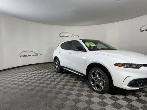 Used 2024 Alfa Romeo Tonale Ti w/ Premium Interior Package image 2