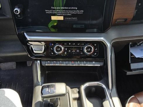 Used 2023 GMC Sierra 1500 Denali Ultimate AWD/4WD image 4