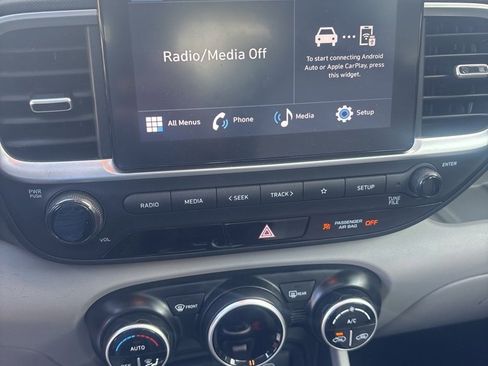 Used 2023 Hyundai Venue SEL image 19