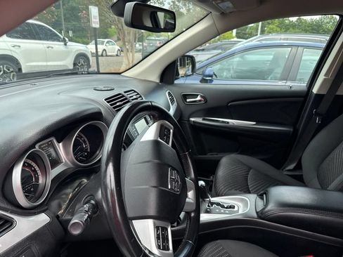 Used 2018 Dodge Journey SE w/ Connectivity Group FWD image 11
