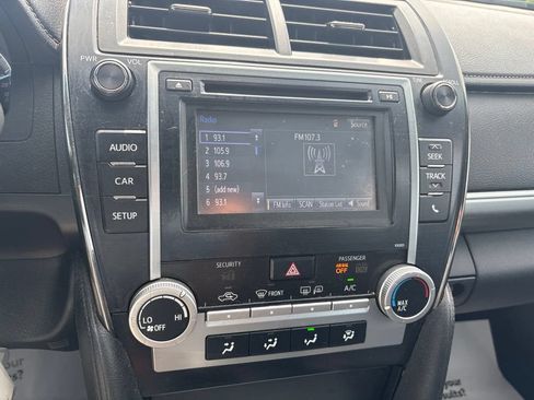 Used 2014 Toyota Camry SE FWD image 11