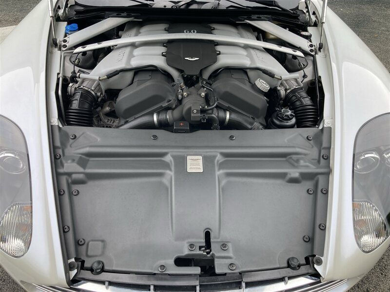 Used 2011 Aston Martin DB9 Volante RWD image 39