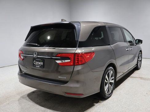 Used 2022 Honda Odyssey Touring image 2