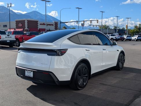 Used 2026 Tesla Model Y Long Range AWD/4WD image 3