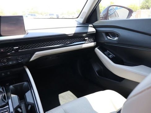 Used 2025 Honda Accord Touring image 14