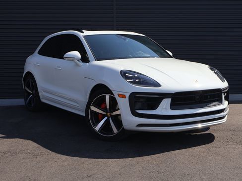 Certified 2024 Porsche Macan S AWD/4WD image 8
