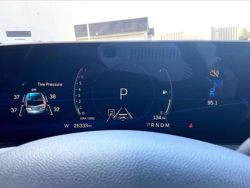 Used 2025 Cadillac XT4 Premium Luxury image 19