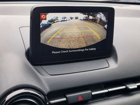 Used 2020 Toyota Yaris LE image 18