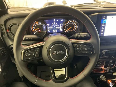 Used 2024 Jeep Wrangler Unlimited Rubicon AWD/4WD image 6