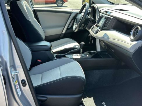Used 2017 Toyota RAV4 XLE FWD image 6