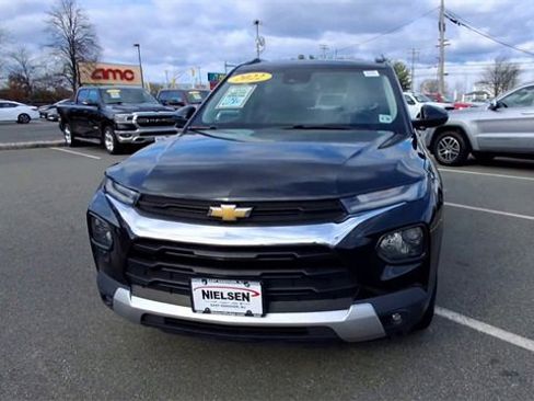 Used 2022 Chevrolet TrailBlazer LT w/ Sun and Liftgate Package image 3