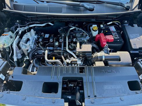 Used 2025 Nissan Kicks SR image 23