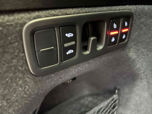 Used 2022 Audi SQ7 Prestige w/ Prestige Package AWD/4WD image 18