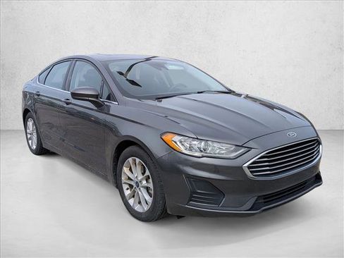 Used 2020 Ford Fusion SE FWD image 3