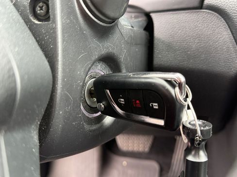 Used 2025 Toyota RAV4 LE AWD/4WD image 28