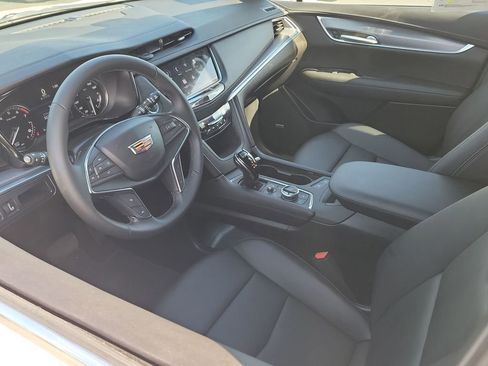 Used 2025 Cadillac XT5 Luxury image 10