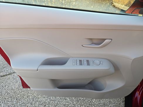 New 2026 Hyundai Kona SE image 5