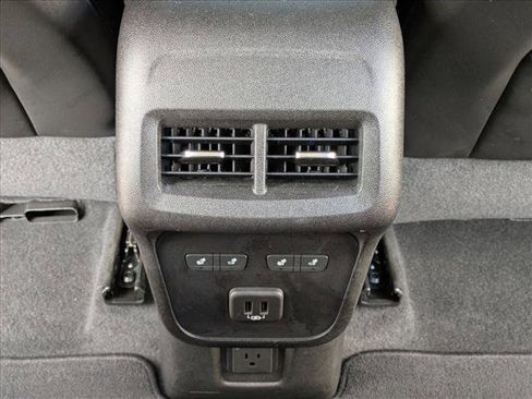 Used 2019 Chevrolet Equinox Premier image 17