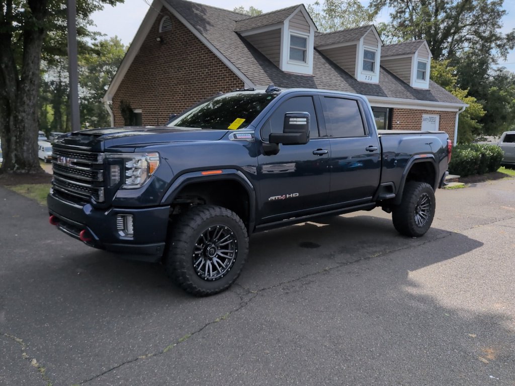 Used 2022 GMC Sierra 2500 AT4 w/ AT4 Premium Plus Package AWD/4WD image 3