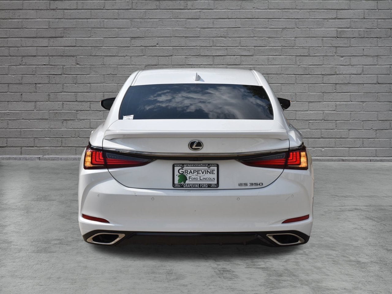 Used 2023 Lexus ES 350 F Sport w/ Accessory Package (Z2) FWD image 9