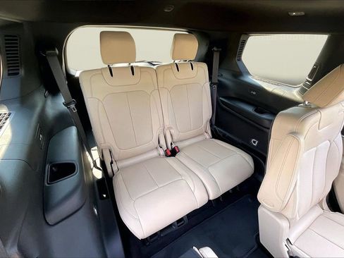 New 2026 Jeep Grand Cherokee L Limited image 25