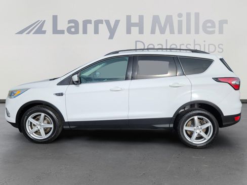 Used 2017 Ford Escape SE w/ Equipment Group 201A image 2