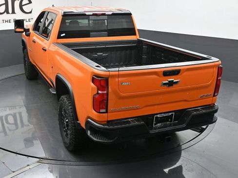 Used 2025 Chevrolet Silverado 2500 ZR2 w/ Technology Package AWD/4WD image 35