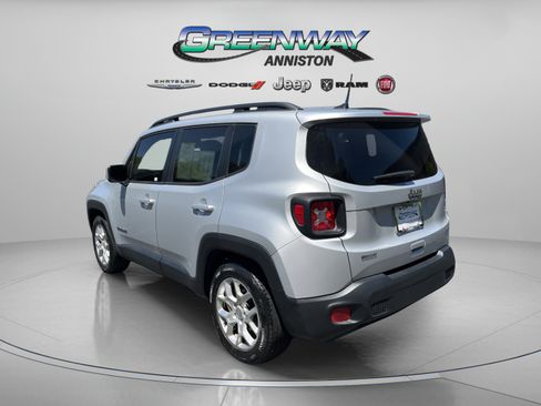 Used 2018 Jeep Renegade Latitude FWD image 5